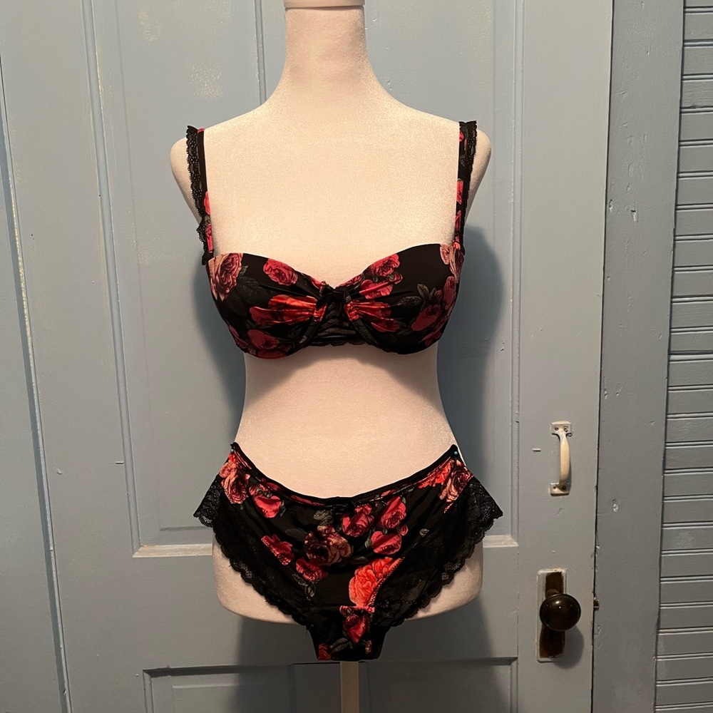 H&M bra and panty set. Bra pushs up and can be strapless